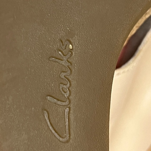 Clarks Collection Womens B Cream Wedges Sandals 10M Ankle Strap Cork Style Heel - Picture 15 of 16